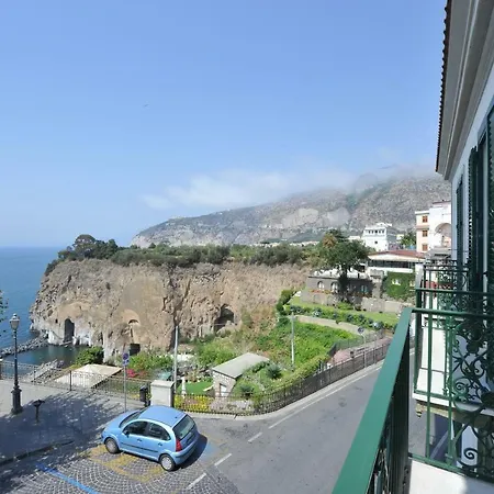 Mavi *